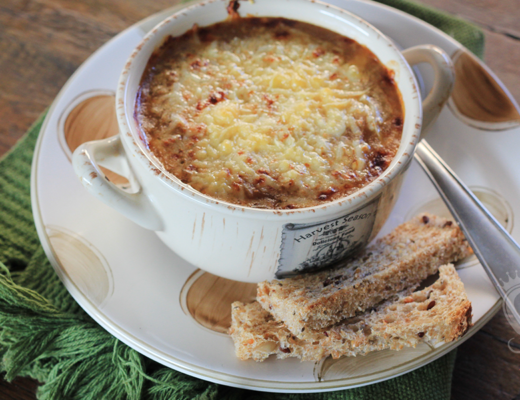 sopa de cebola gratinada