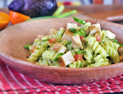 macarrão com molho de abacate